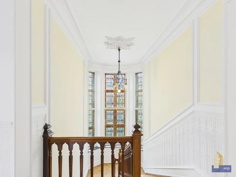 Maison - 443 m² - 17 pièces