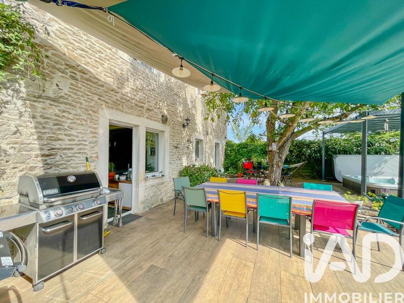 Maison - 280 m² - 8 pièces