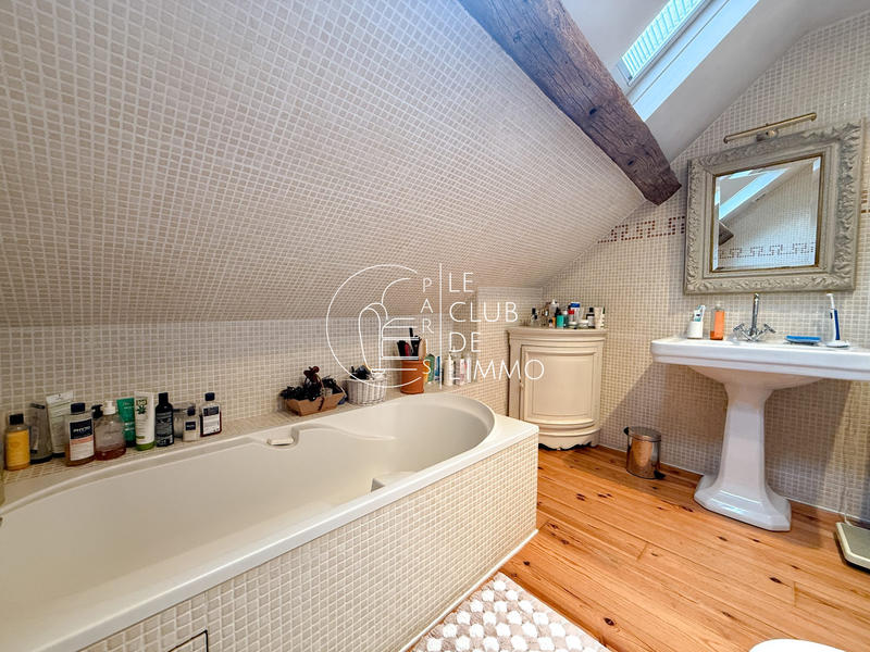 Maison - 280 m² - 10 pièces