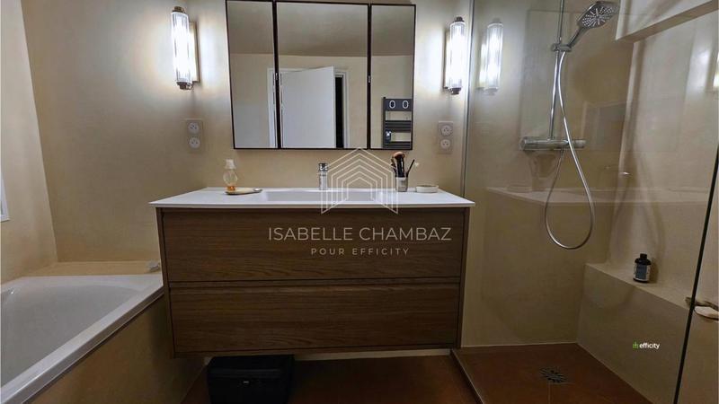 Maison - 200 m² - 7 pièces