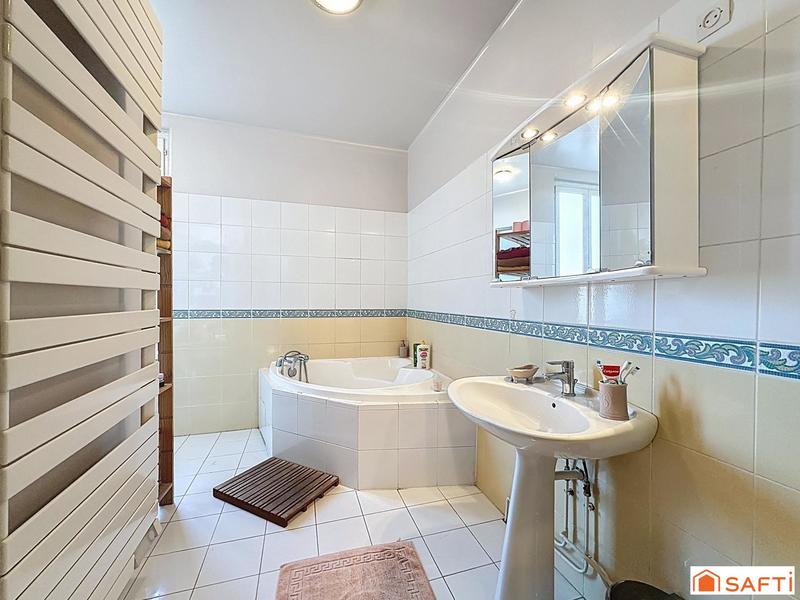 Maison - 183 m² - 9 pièces