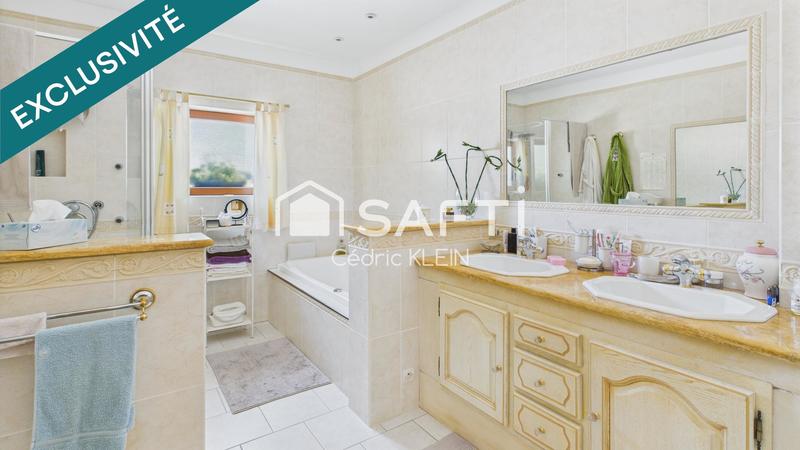 Maison - 280 m² - 8 pièces