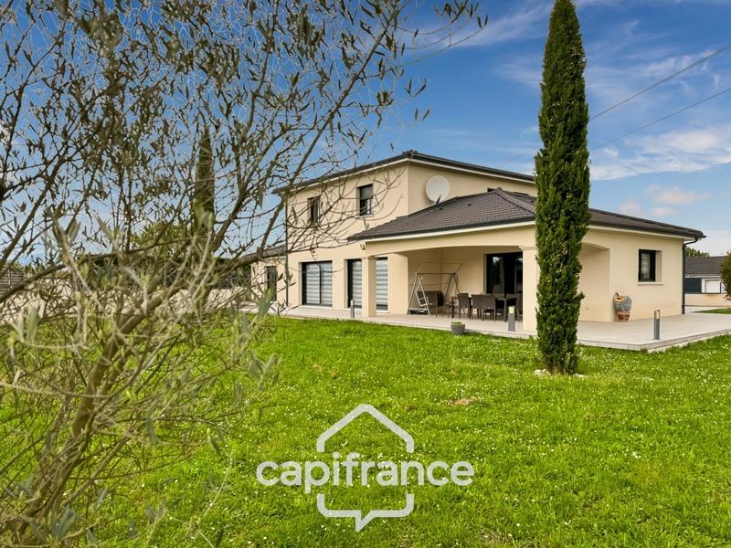 Maison - 275 m² - 7 pièces