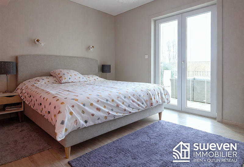 Maison - 220 m² - 8 pièces