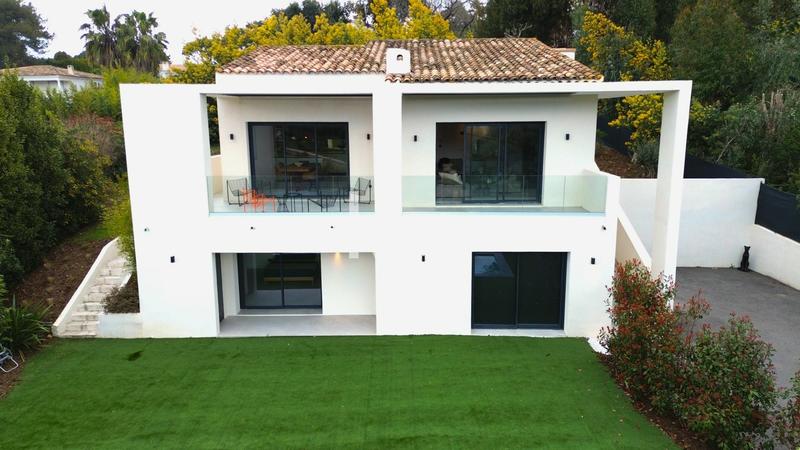 Maison - 208 m² - 6 pièces