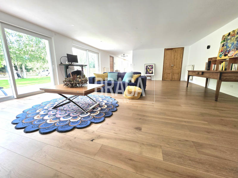 Propriété - 222 m² - 6 pièces