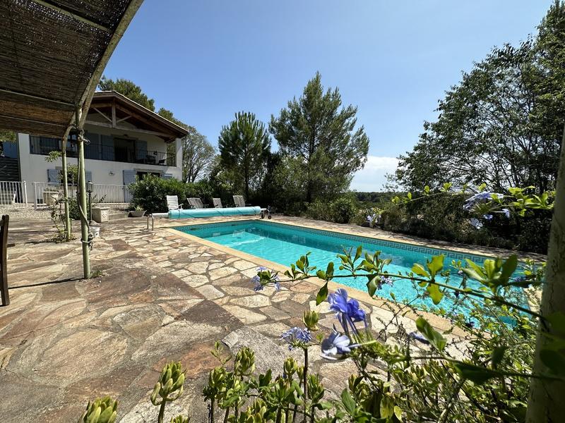 Villa - 211 m² - 9 pièces