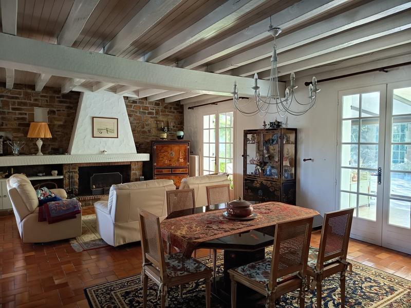 Maison - 220 m² - 6 pièces