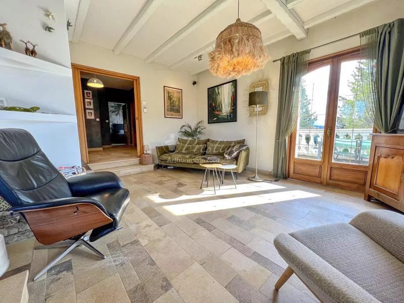 Maison - 429 m² - 10 pièces