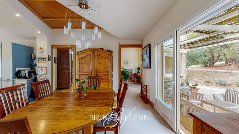 Villa - 326 m² - 10 pièces