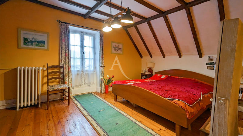 Maison - 263 m² - 10 pièces