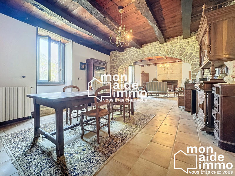 Maison - 305 m² - 8 pièces