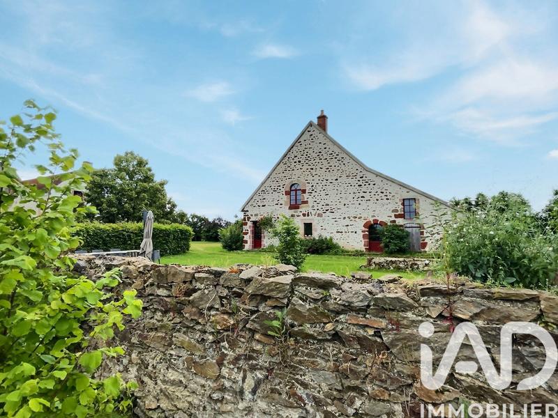 Maison - 754 m² - 26 pièces