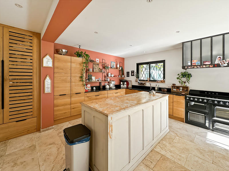 Maison - 260 m² - 8 pièces