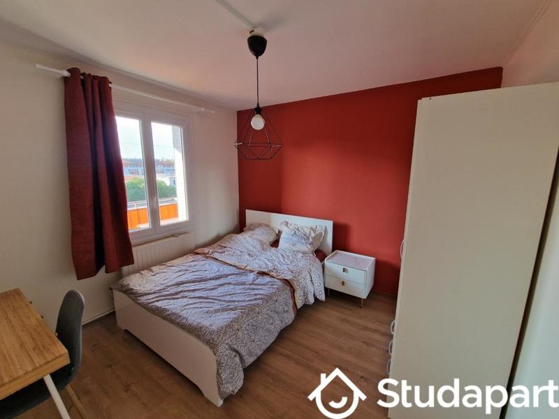 Chambre - 11 m² - 1 pièce