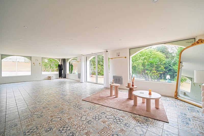 Maison - 418 m² - 9 pièces