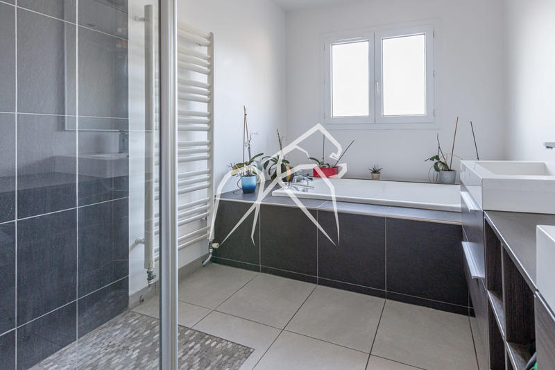 Villa - 140 m² - 6 pièces