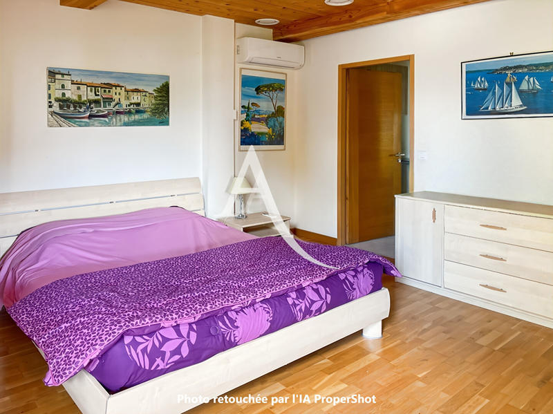 Maison - 260 m² - 6 pièces