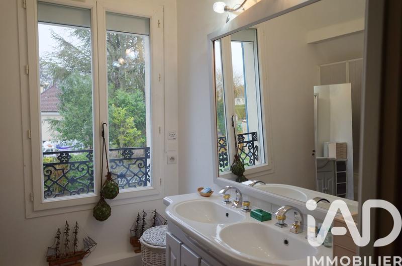 Maison - 202 m² - 9 pièces