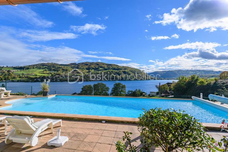 Maison - 230 m² - 7 pièces