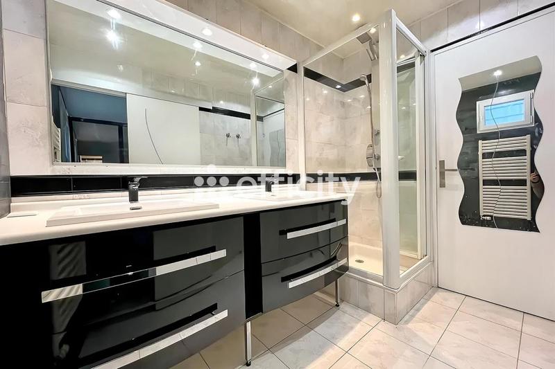 Appartement - 111 m² - 5 pièces