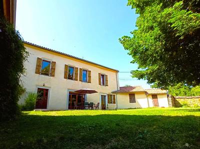 Maison traditionnelle - 180 m² - 7 pièces