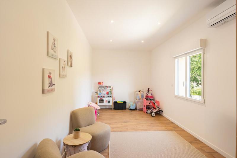 Propriété - 210 m² - 5 pièces