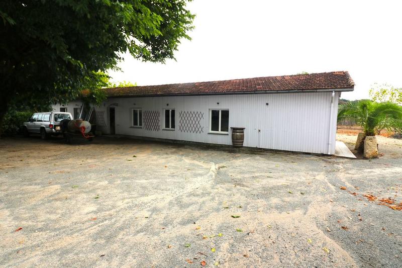 Propriété - 220 m² - 9 pièces
