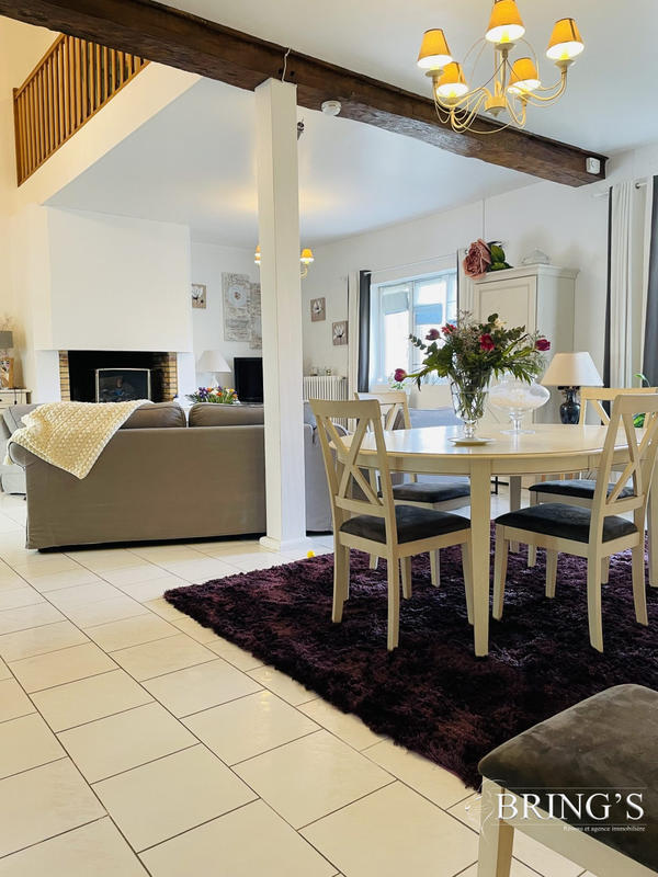 Maison - 340 m² - 6 pièces