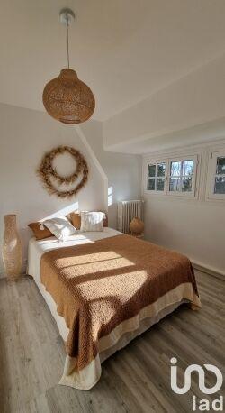 Maison - 270 m² - 9 pièces