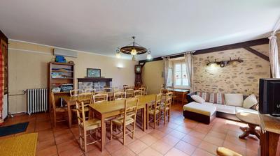 Maison - 240 m² - 11 pièces