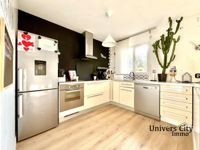 Maison traditionnelle - 98 m² - 5 pièces