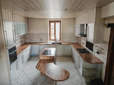 Maison - 217 m² - 8 pièces