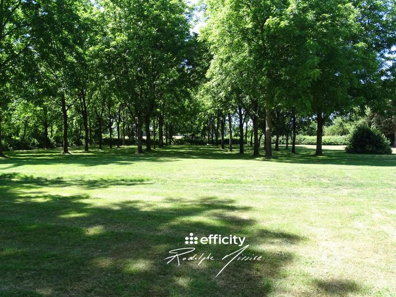 Demeure - 815 m² - 30 pièces