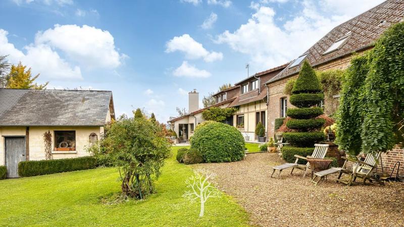 Propriété - 270 m² - 6 pièces