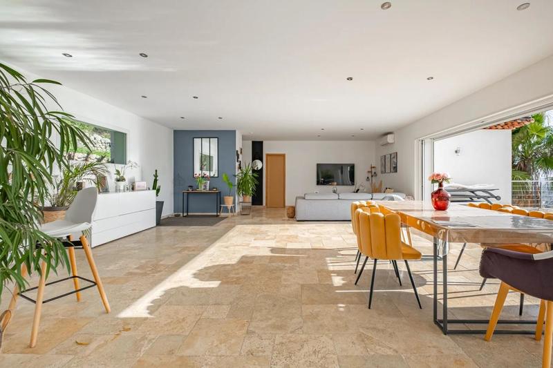 Maison - 290 m² - 10 pièces