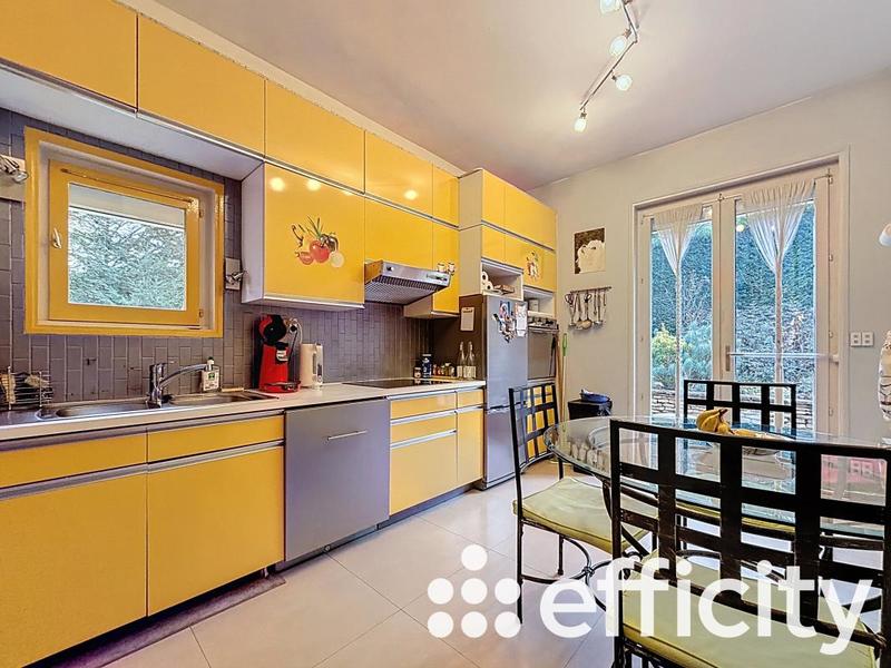 Maison - 221 m² - 5 pièces