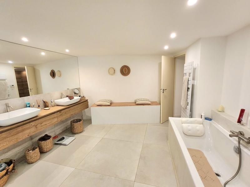 Loft - 118 m² - 4 pièces