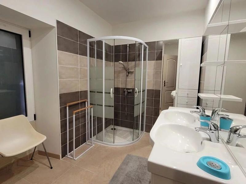 Propriété - 237 m² - 8 pièces