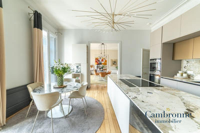 Appartement - 249 m² - 8 pièces