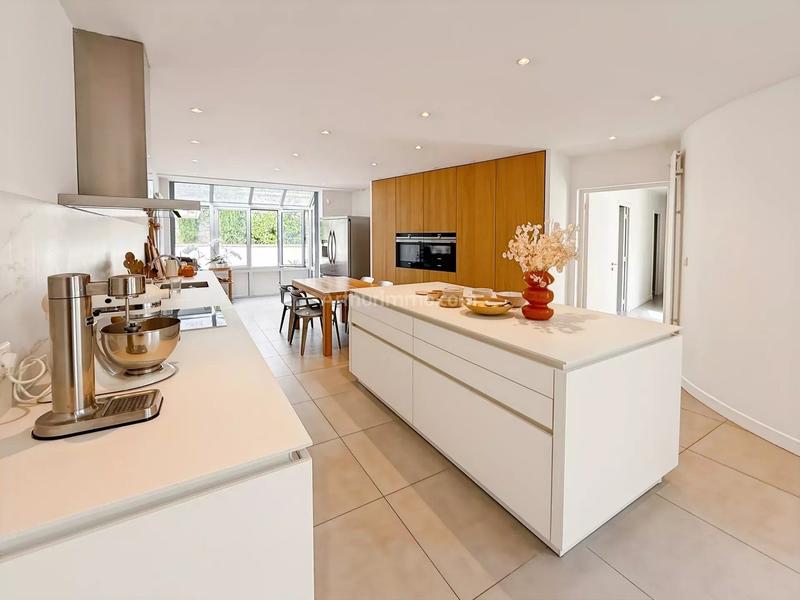 Maison - 312 m² - 7 pièces