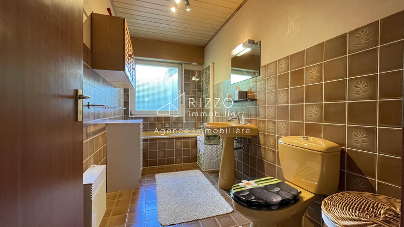 Maison - 246 m² - 9 pièces