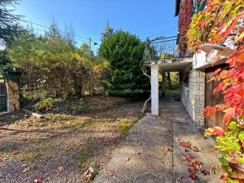 Maison - 260 m² - 10 pièces