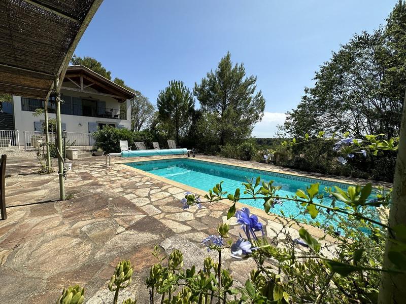 Villa - 211 m² - 9 pièces
