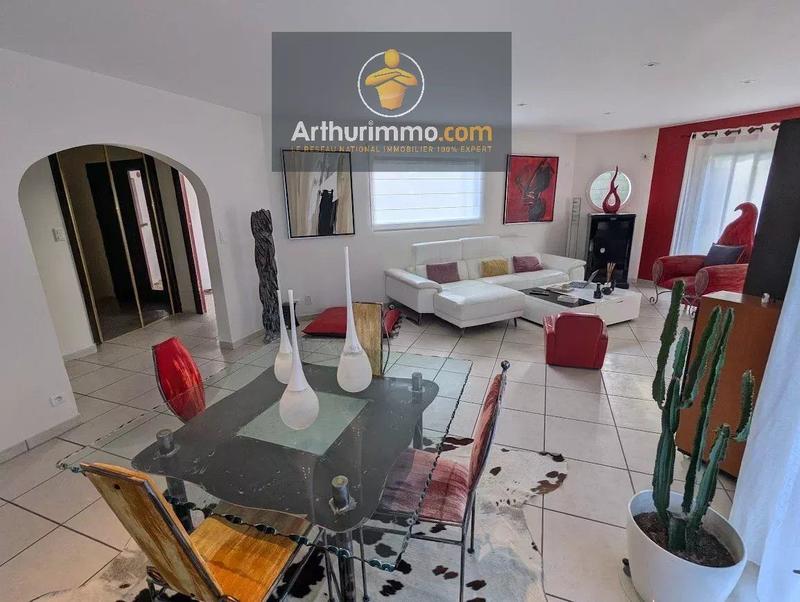 Maison - 201 m² - 7 pièces