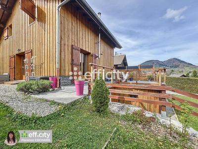 Maison - 195 m² - 6 pièces