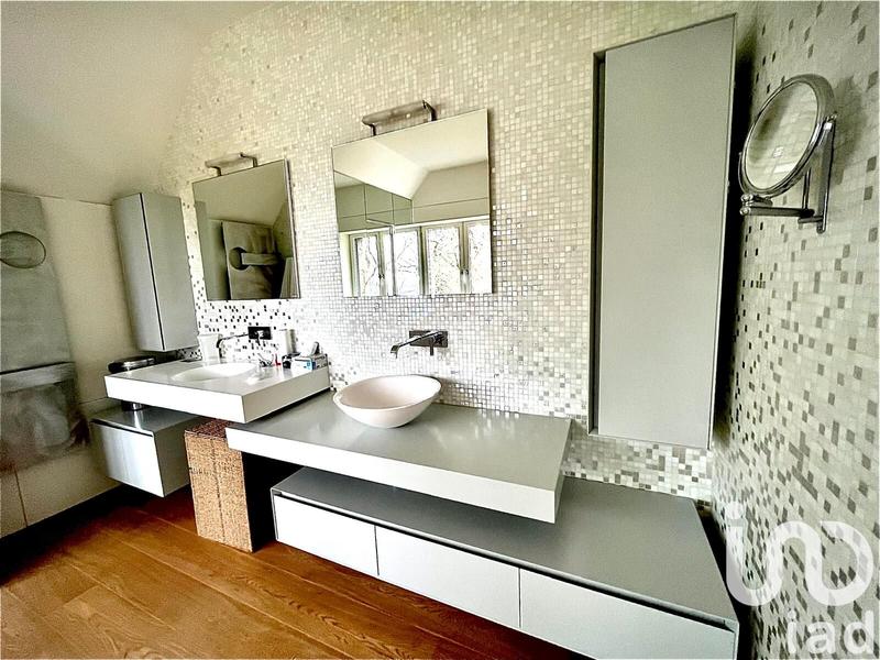 Maison - 360 m² - 13 pièces