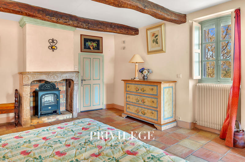 Propriété - 640 m² - 18 pièces