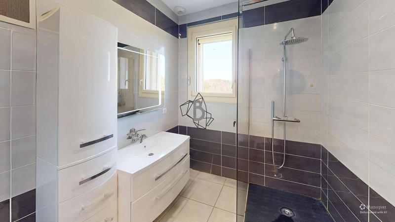 Maison - 121 m² - 6 pièces