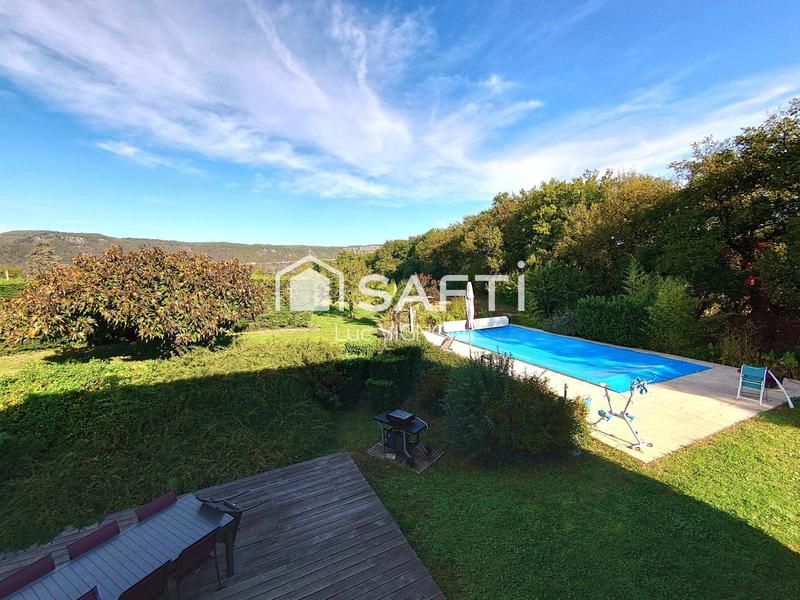 Maison - 200 m² - 7 pièces